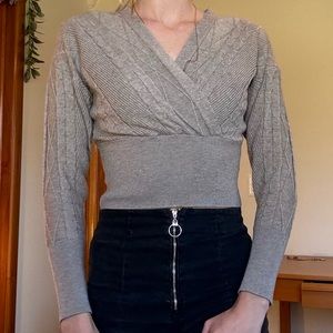 Slightly cropped taupe sweater  (small)